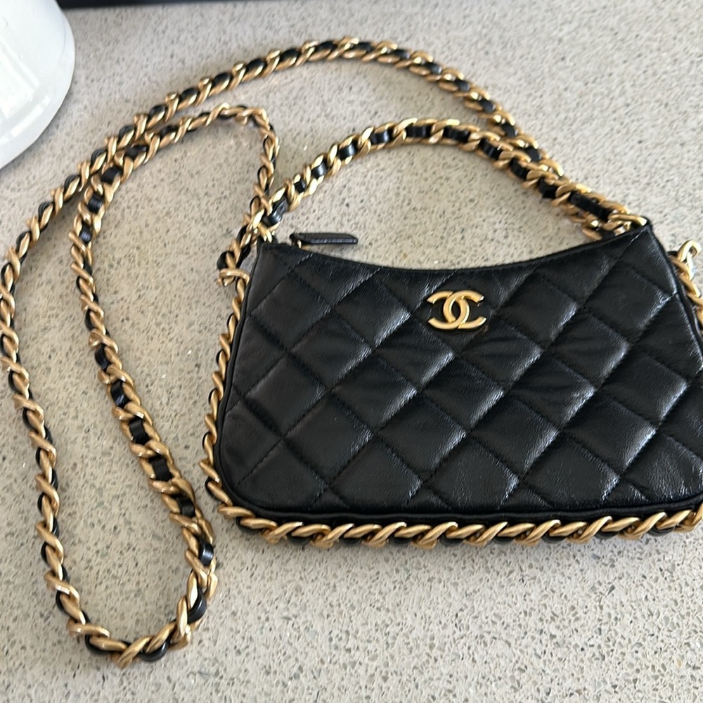 Chanel handbag - Picture 4 of 17